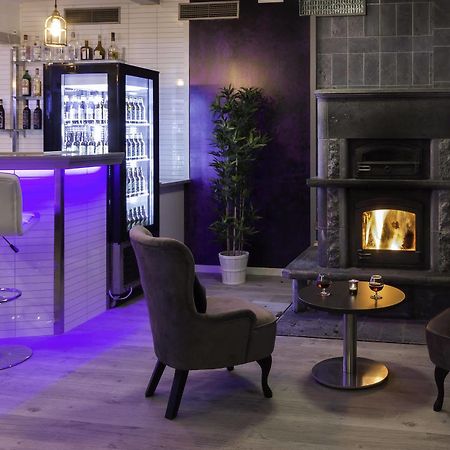 Hotell Restaurang Naemforsen Näsåker Eksteriør billede