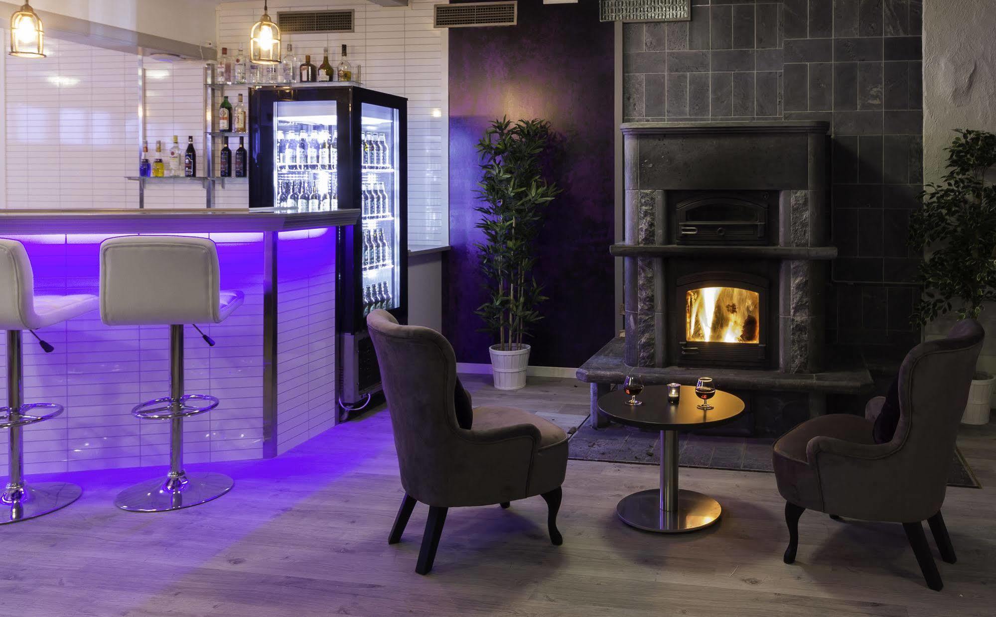 Hotell Restaurang Naemforsen Näsåker Eksteriør billede